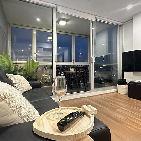 Penthouse View Apartment Luxury Cbd Penthouse Sleeps 6 Balcony Spa Access Аделаида Экстерьер фото